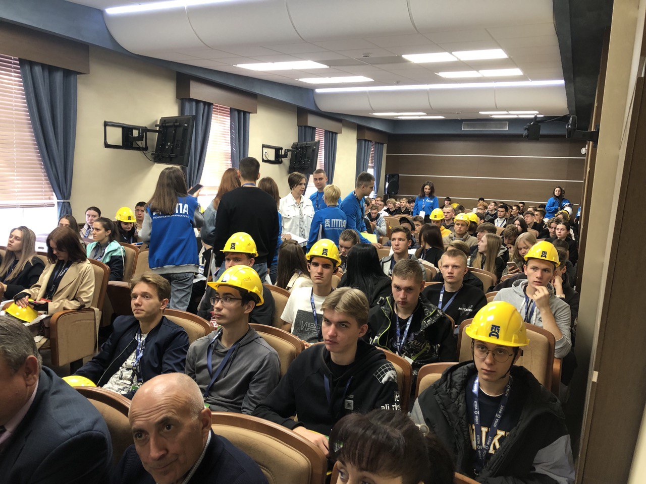 28 сентября 2023 года студенты группы 23МОС1 в сопровождении куратора группы к.т.н., доцента Кривенкова А.О. приняли участие в первом молодежном фестивале «ПТПА – Фест»